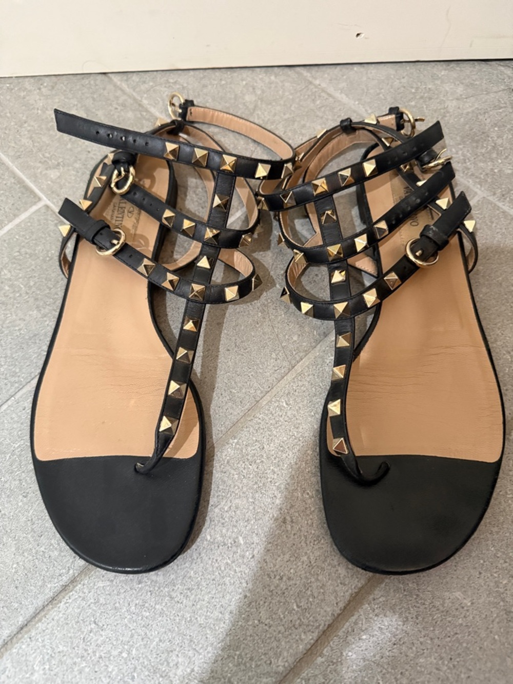 Valentino Rockstud gladiator Black Studded T-Strap Women's Sandals size 39